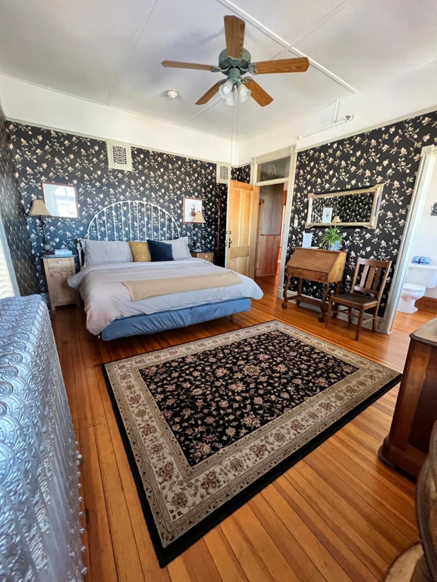 Hotel St Nicholas Крипъл Крийк Екстериор снимка