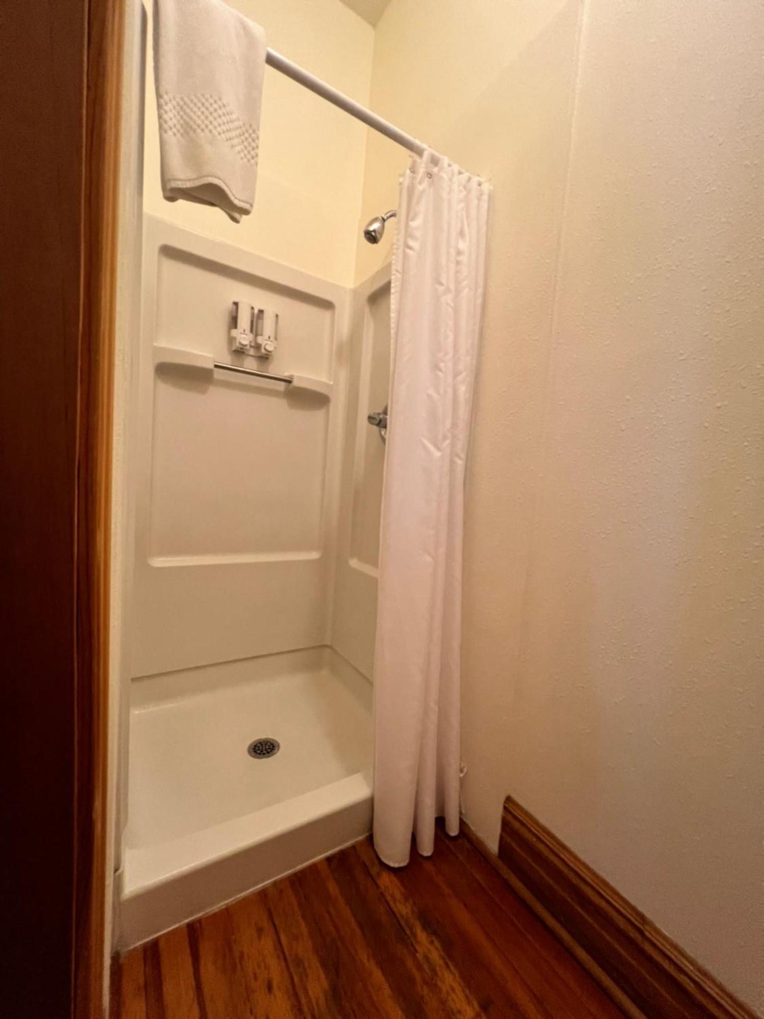 Hotel St Nicholas Крипъл Крийк Екстериор снимка