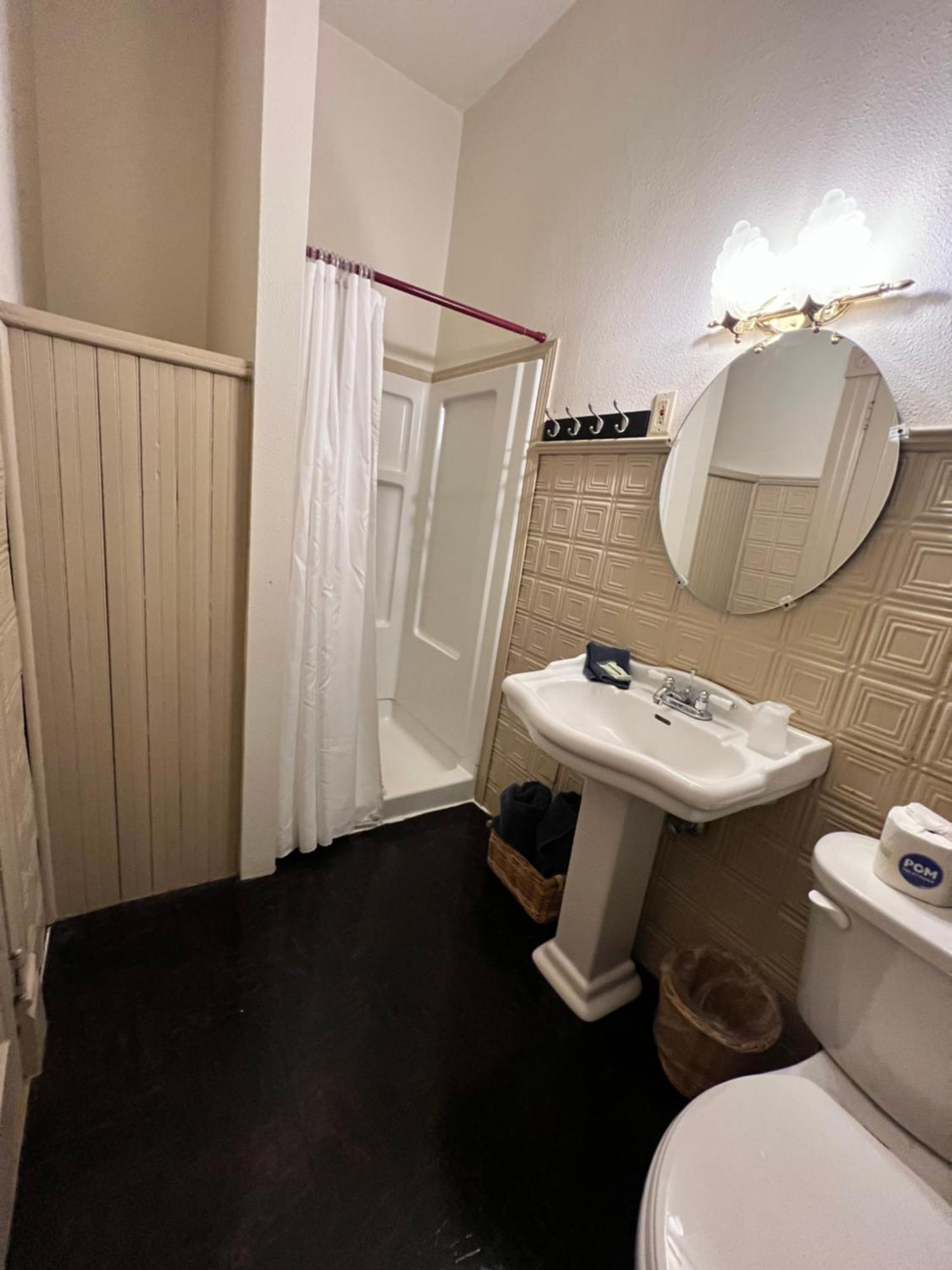 Hotel St Nicholas Крипъл Крийк Екстериор снимка