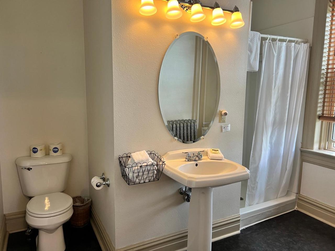 Hotel St Nicholas Крипъл Крийк Екстериор снимка