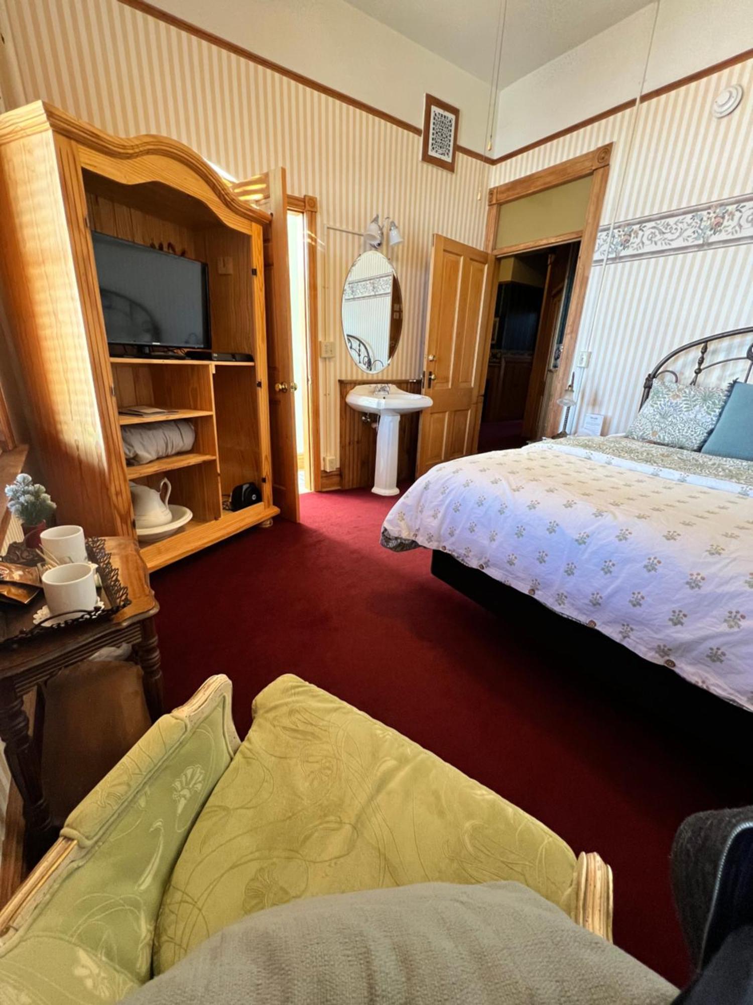 Hotel St Nicholas Крипъл Крийк Екстериор снимка