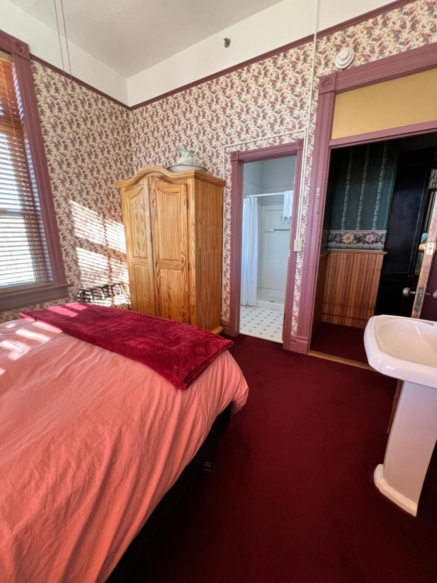 Hotel St Nicholas Крипъл Крийк Екстериор снимка