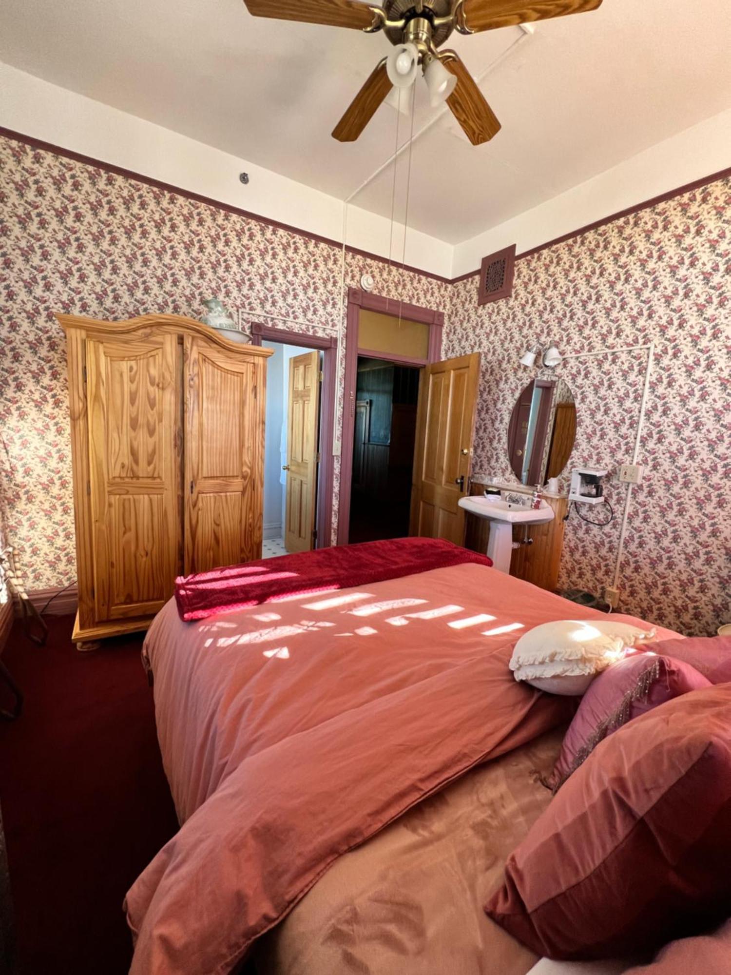 Hotel St Nicholas Крипъл Крийк Екстериор снимка