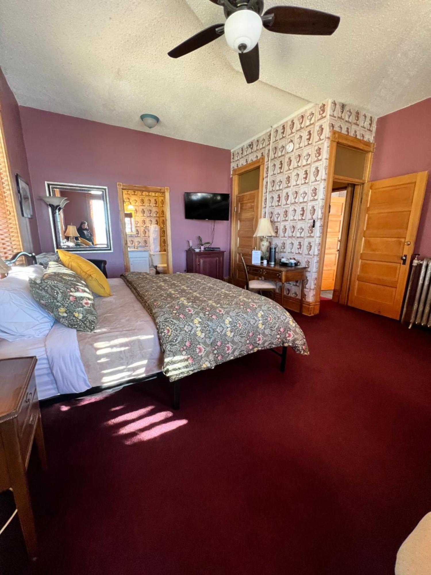 Hotel St Nicholas Крипъл Крийк Екстериор снимка