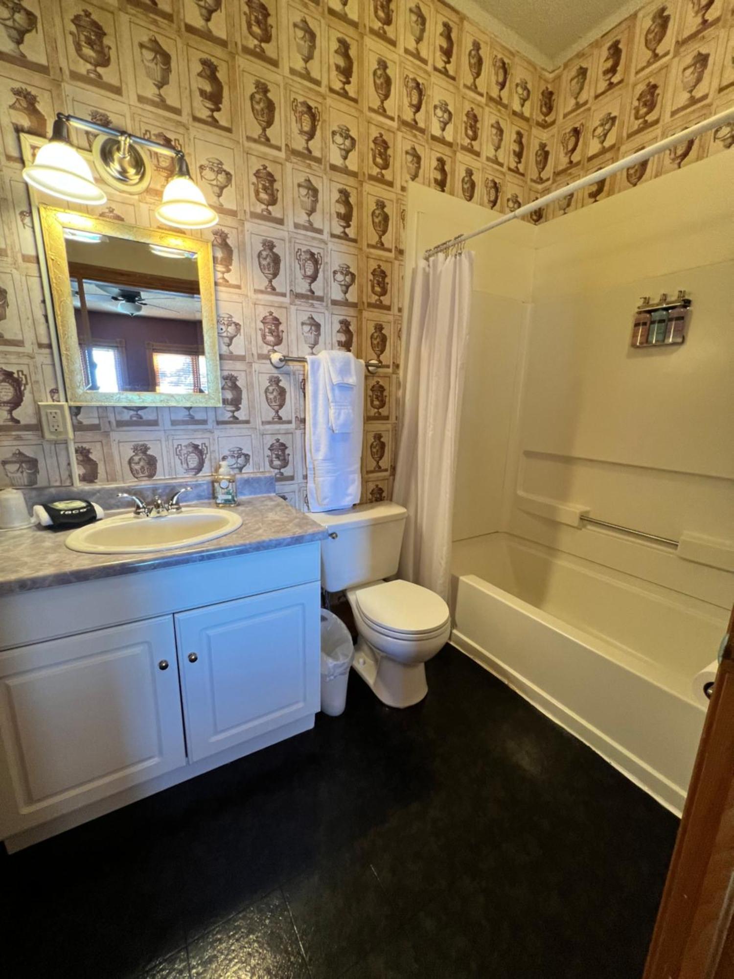 Hotel St Nicholas Крипъл Крийк Екстериор снимка