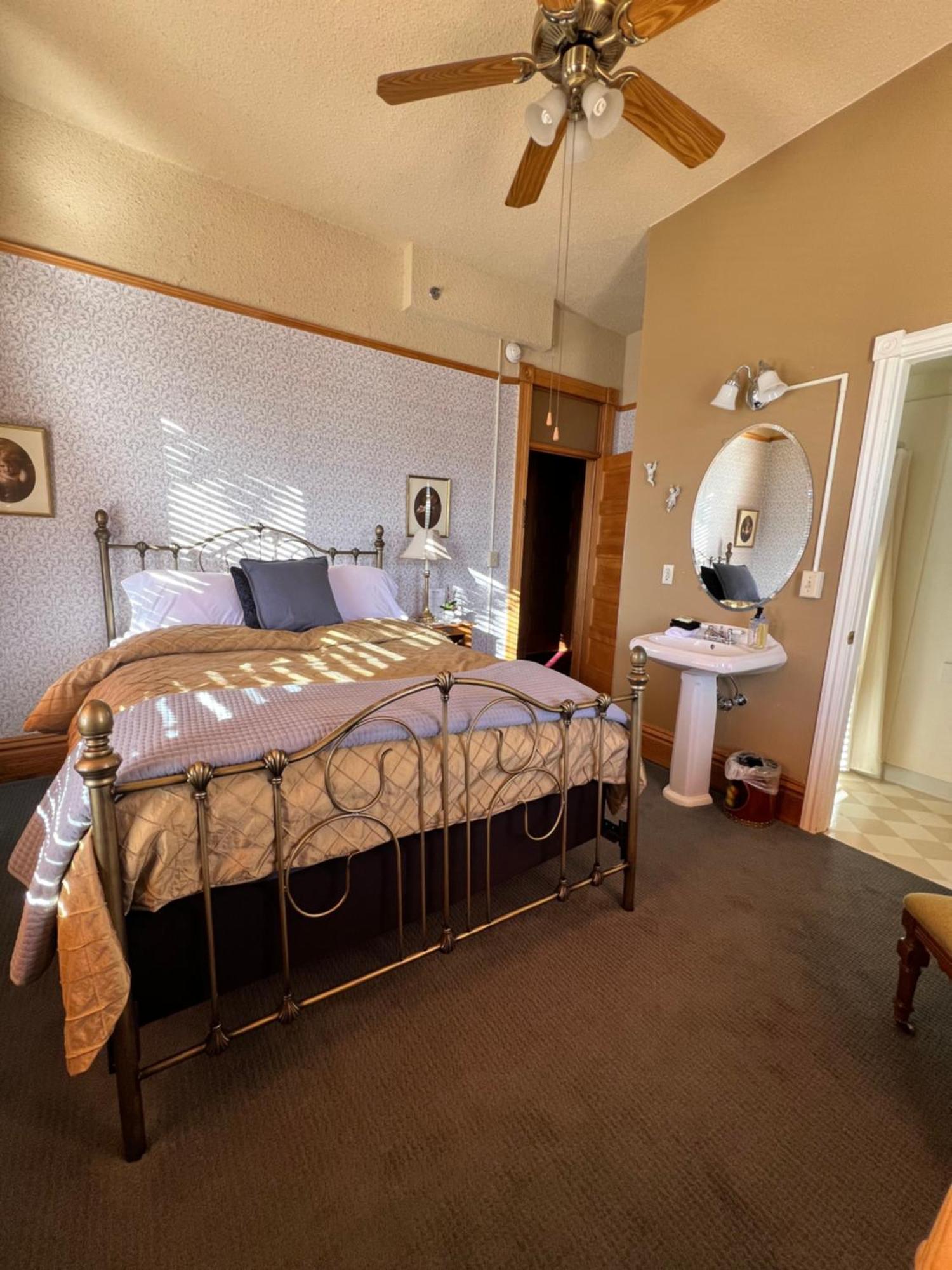 Hotel St Nicholas Крипъл Крийк Екстериор снимка