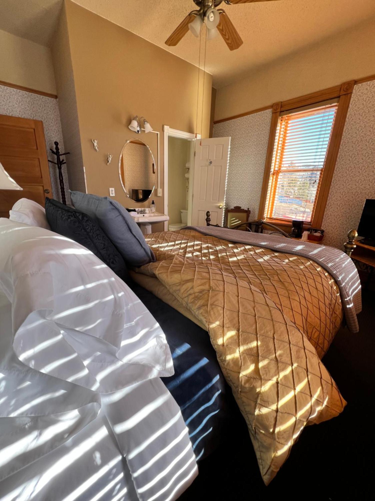 Hotel St Nicholas Крипъл Крийк Екстериор снимка