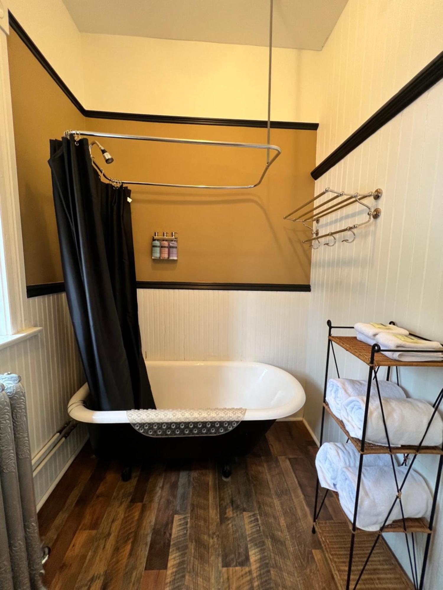 Hotel St Nicholas Крипъл Крийк Екстериор снимка